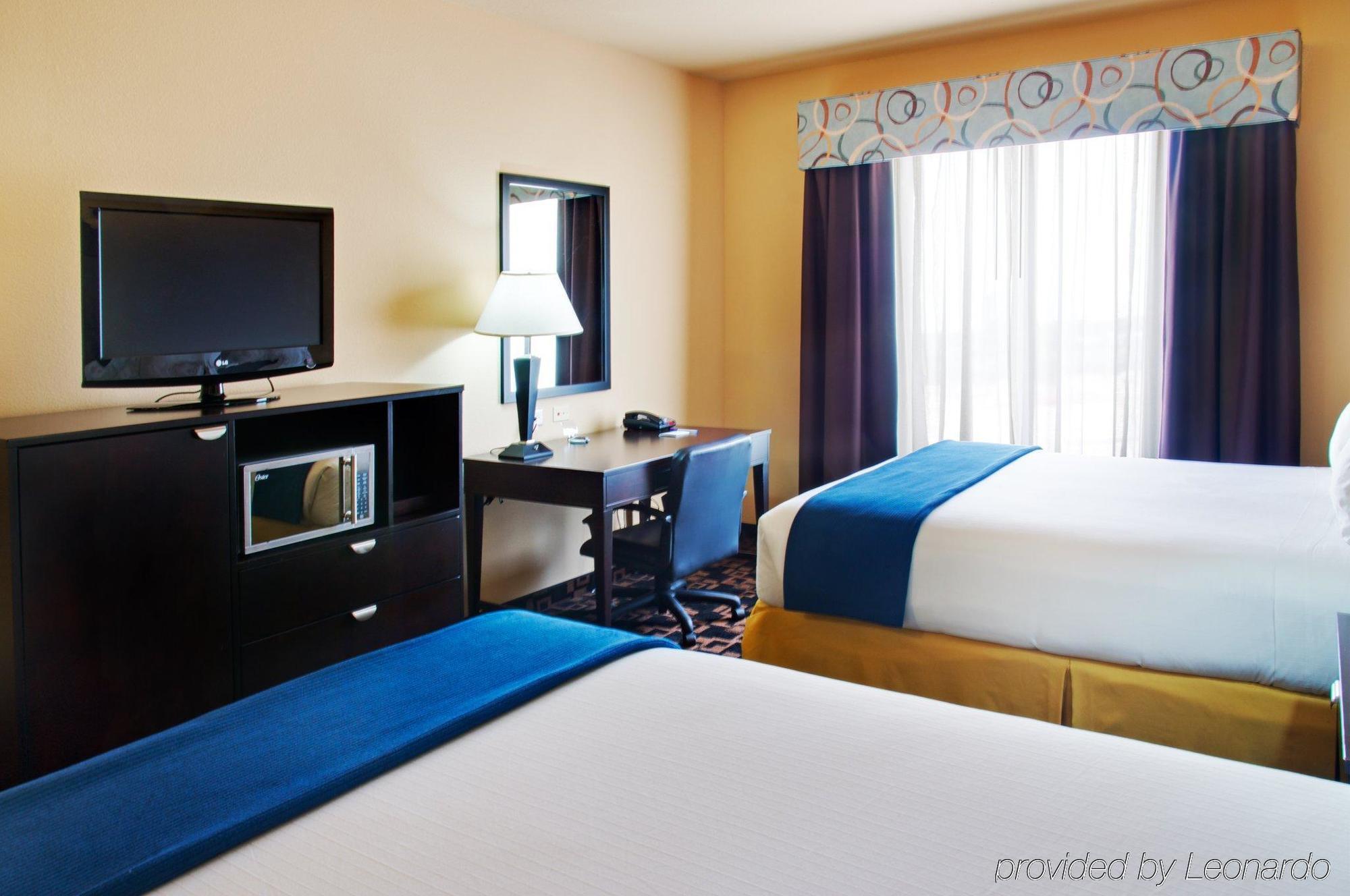 Holiday Inn Express Hotel & Suites Huntsville, An Ihg Hotel Номер фото