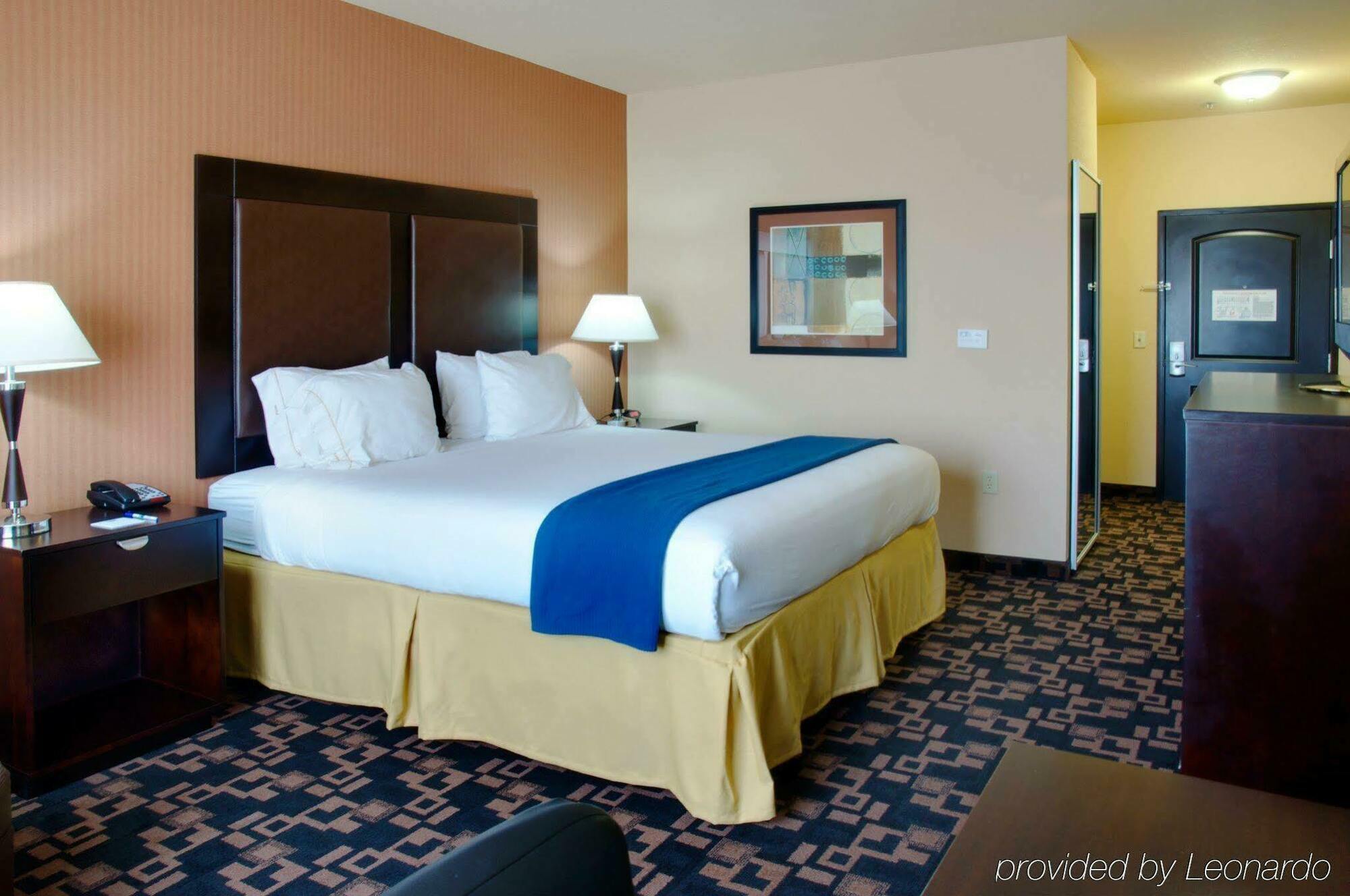 Holiday Inn Express Hotel & Suites Huntsville By Ihg Номер фото